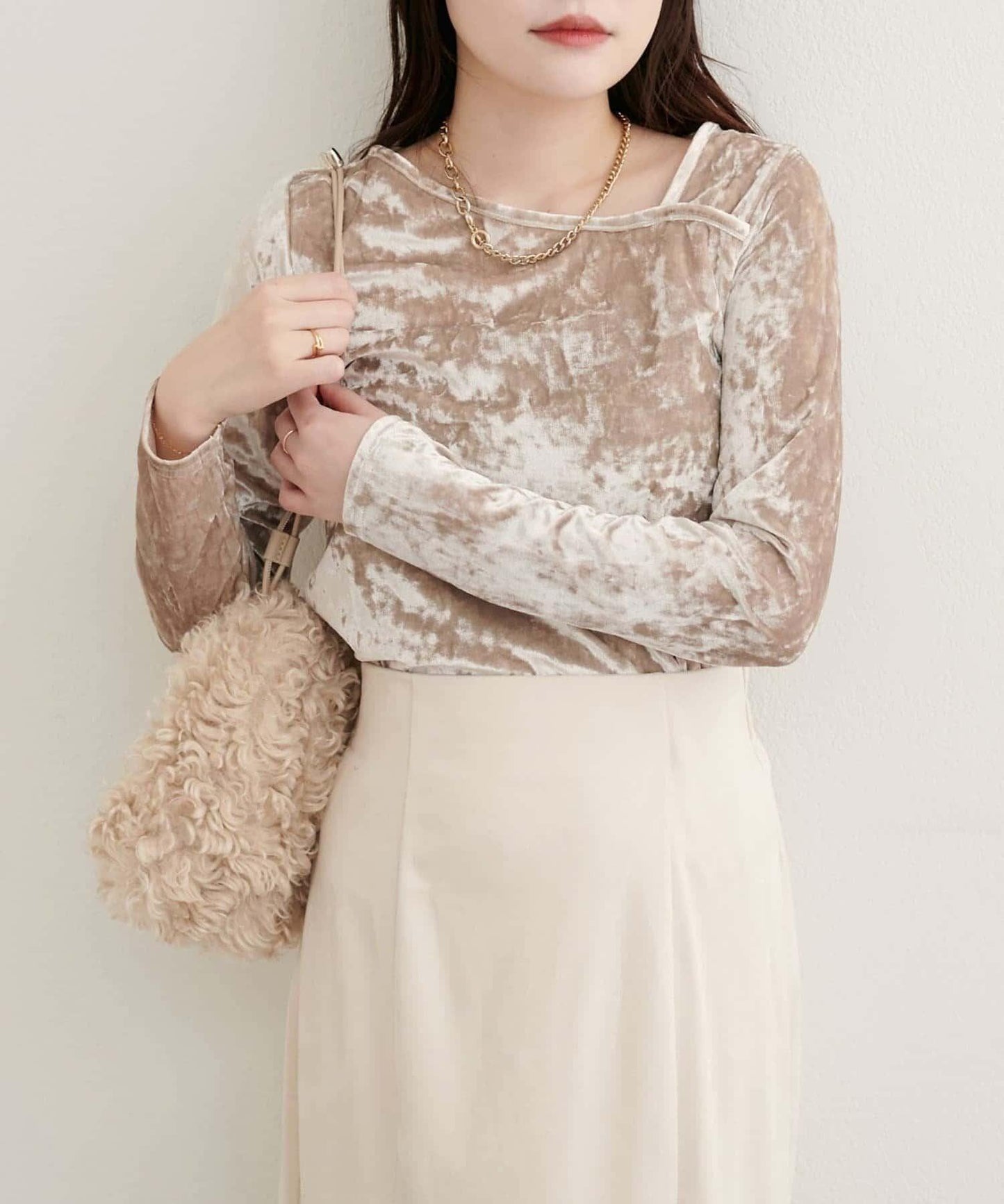 【natural couture】壓褶天鵝絨不對稱領套頭衫