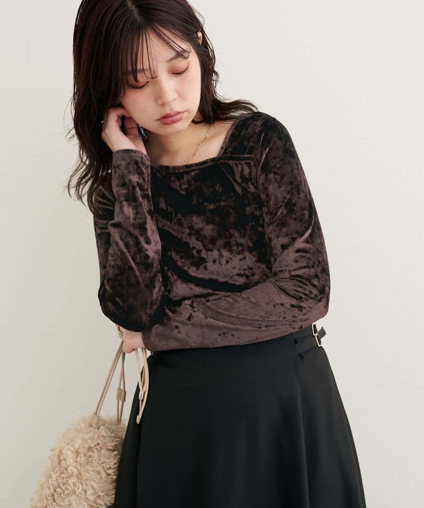【natural couture】壓褶天鵝絨不對稱領套頭衫