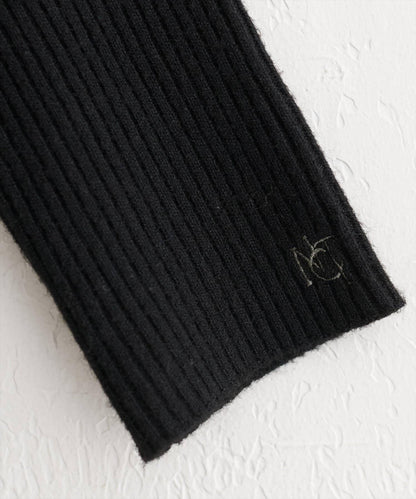 單點刺繡高領羅紋針織衫