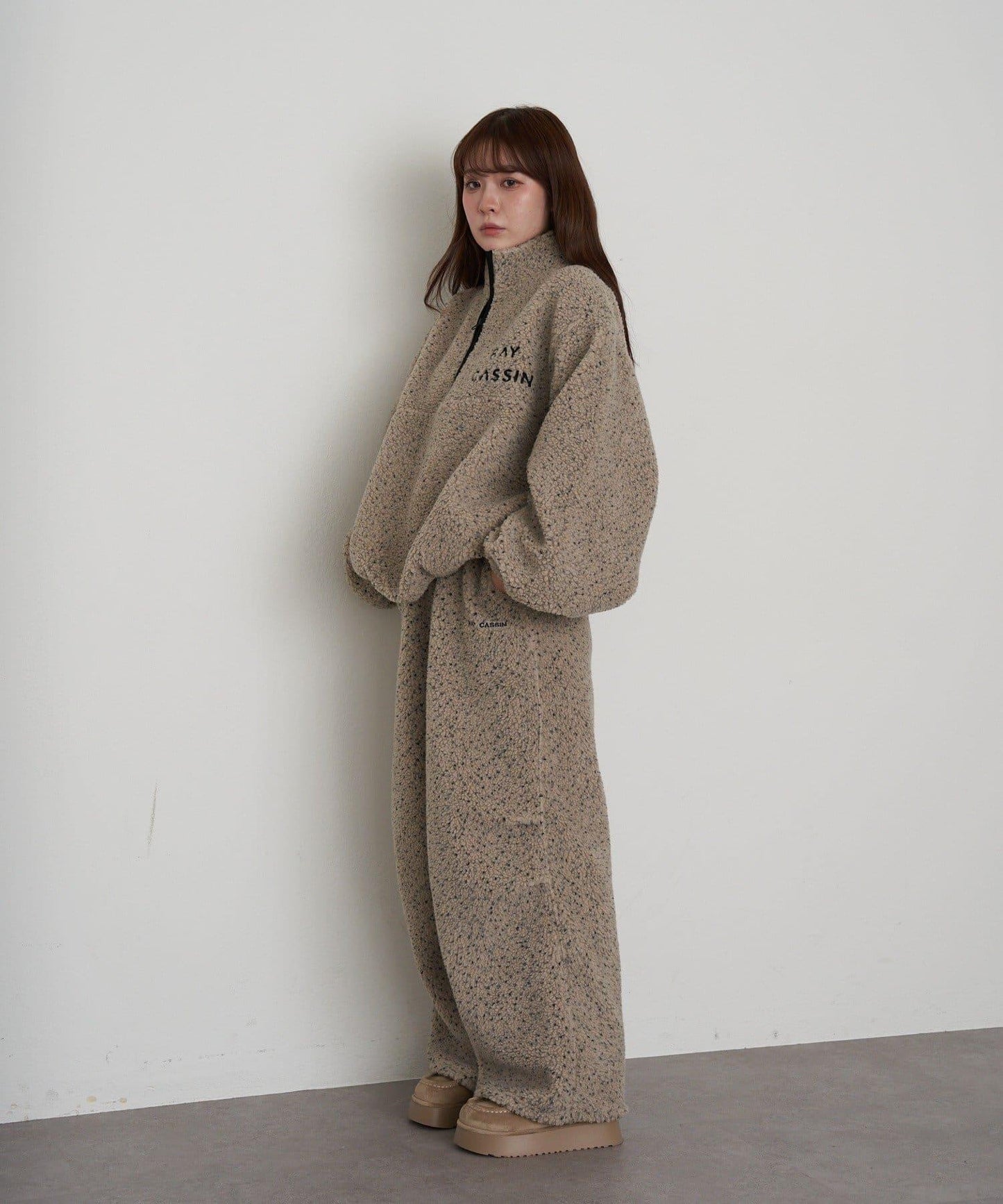 半拉鍊胸部刺繡抓絨衫