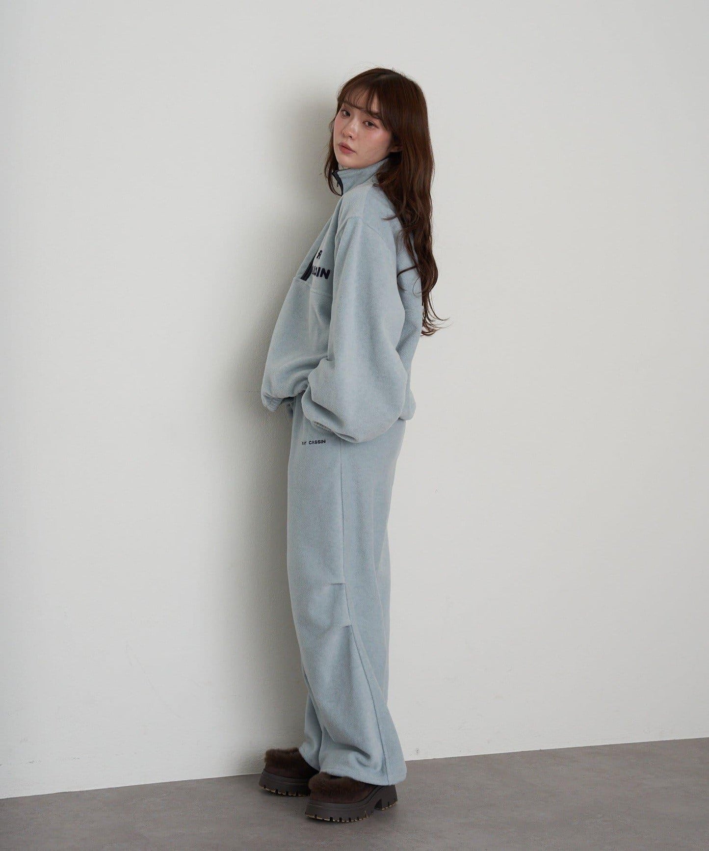 半拉鍊胸部刺繡抓絨衫