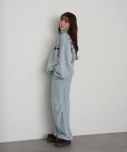 半拉鍊胸部刺繡抓絨衫