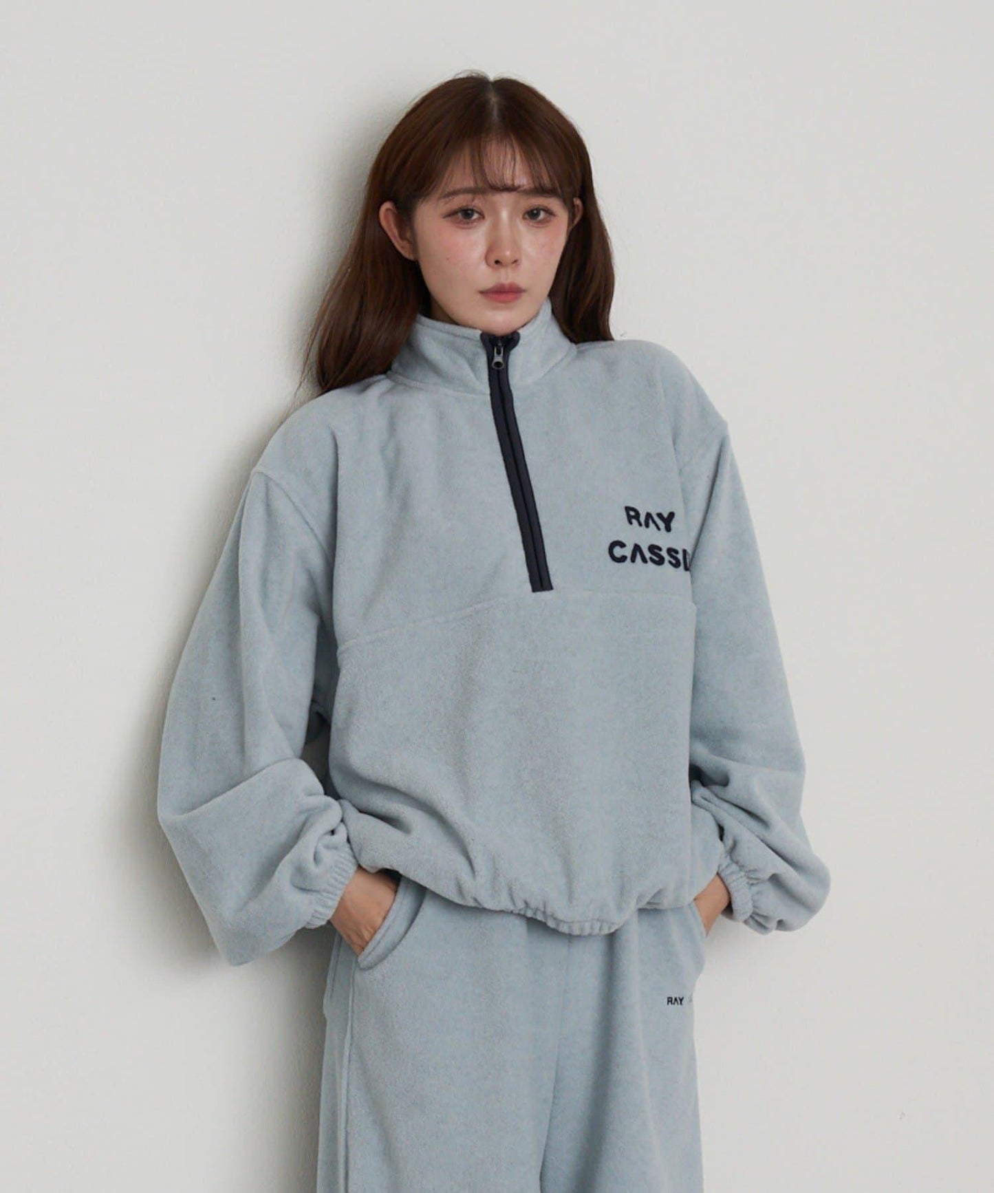 半拉鍊胸部刺繡抓絨衫