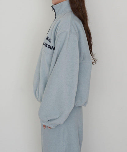 半拉鍊胸部刺繡抓絨衫