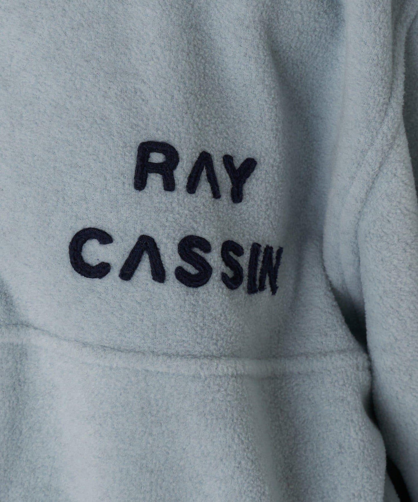 半拉鍊胸部刺繡抓絨衫