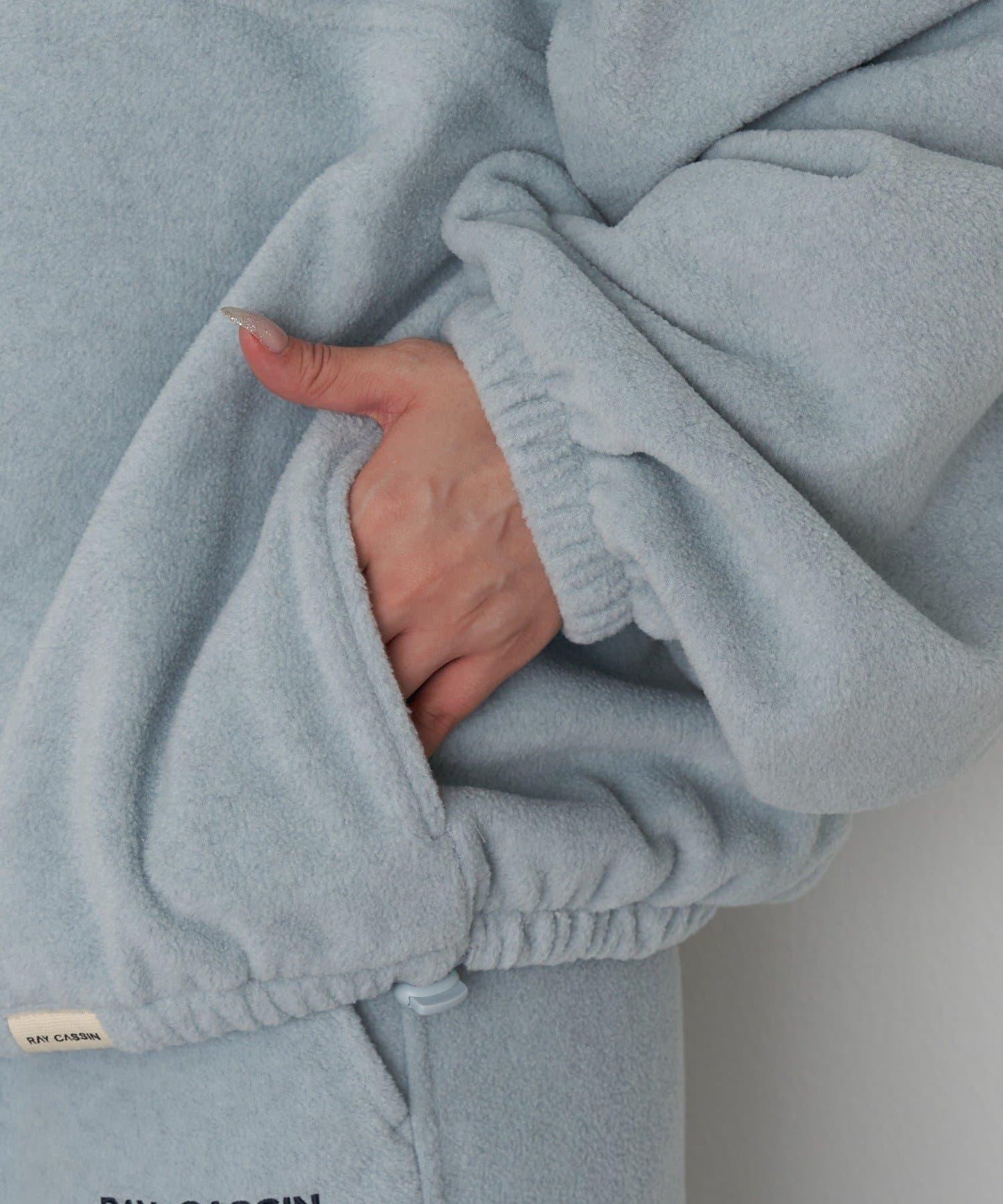 半拉鍊胸部刺繡抓絨衫