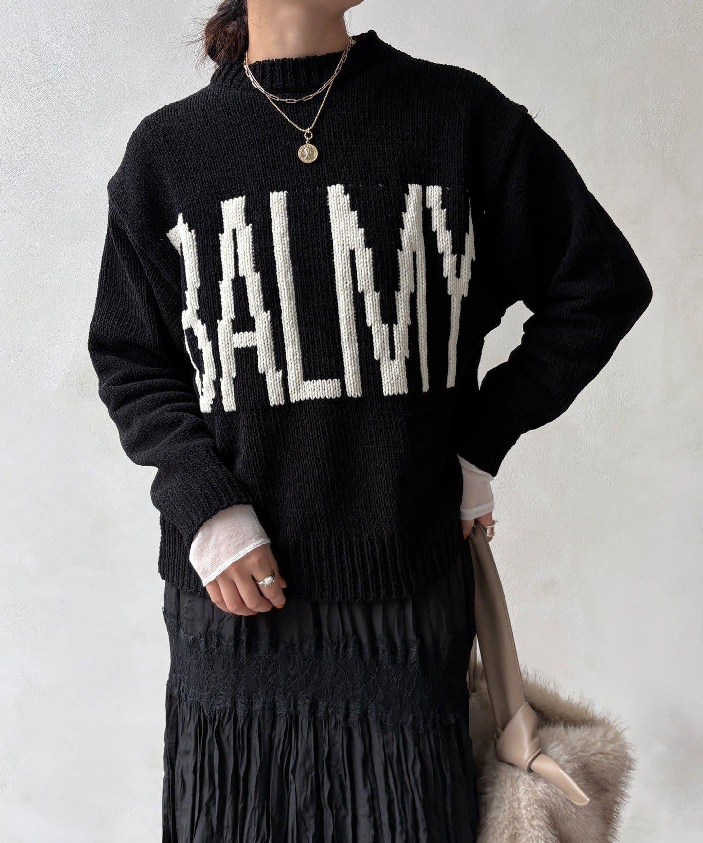 絨球標誌針織衫