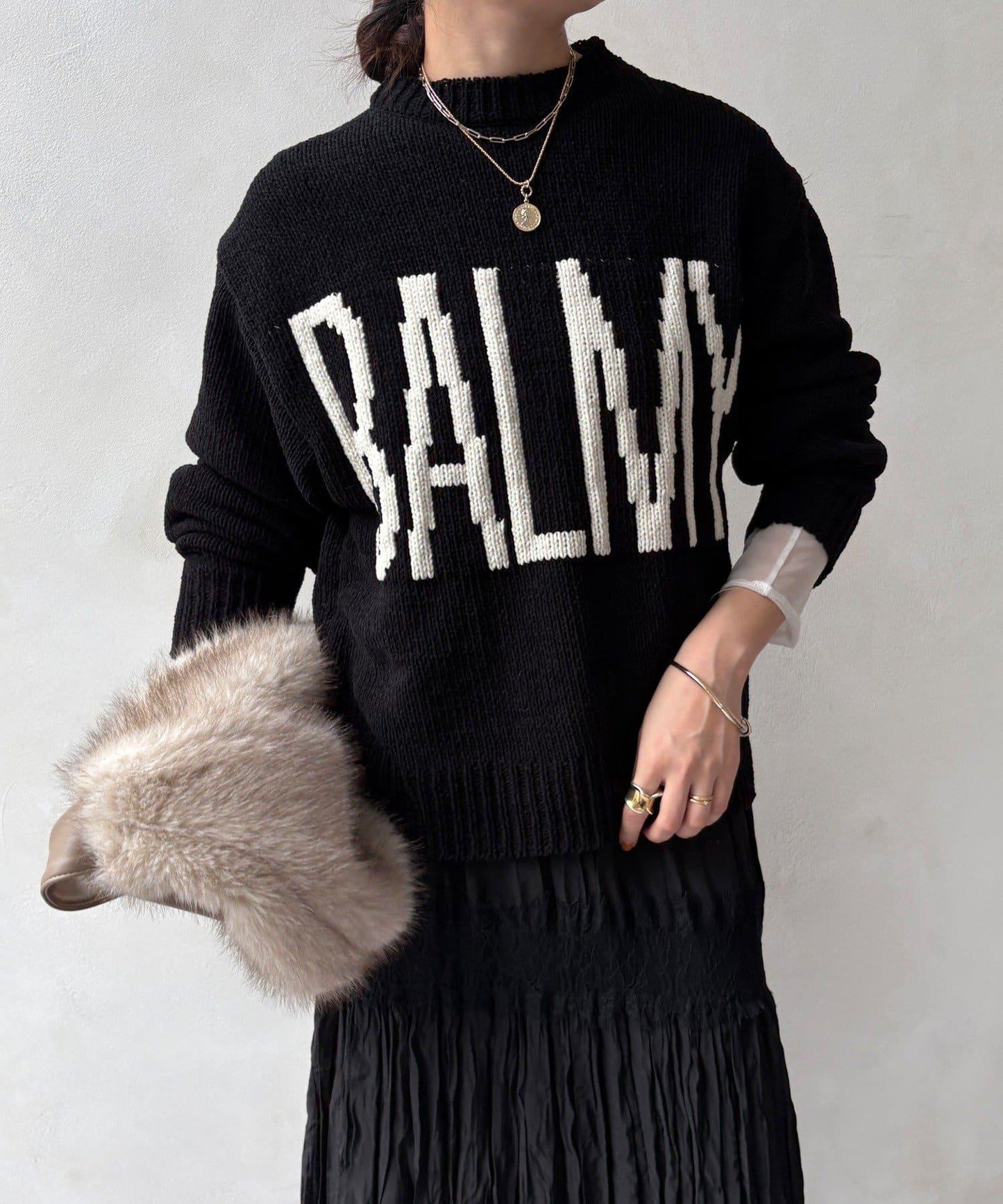 絨球標誌針織衫