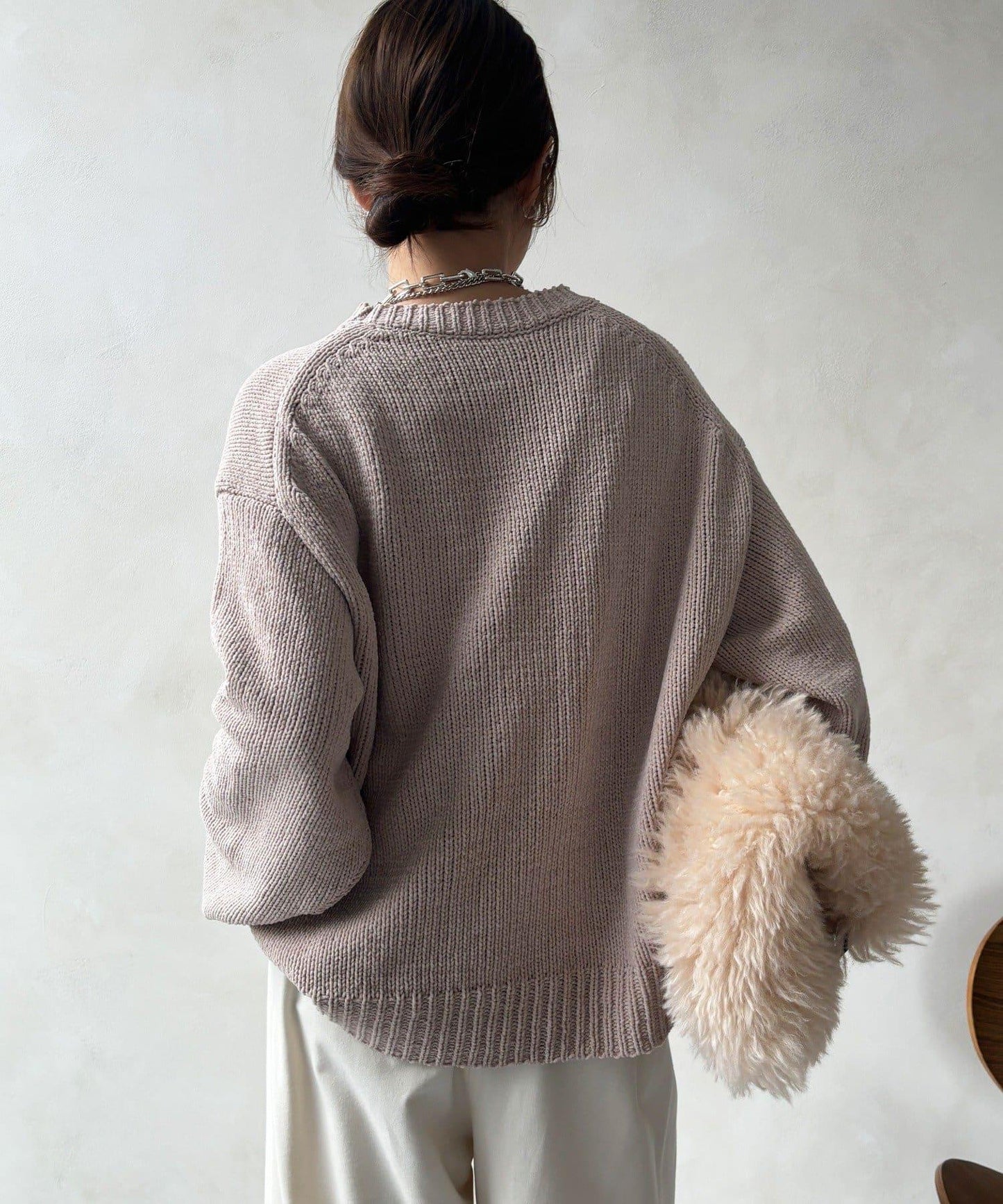 絨球標誌針織衫