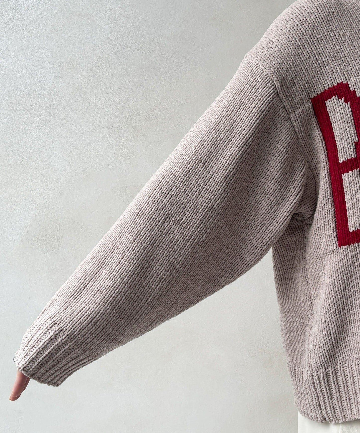 絨球標誌針織衫