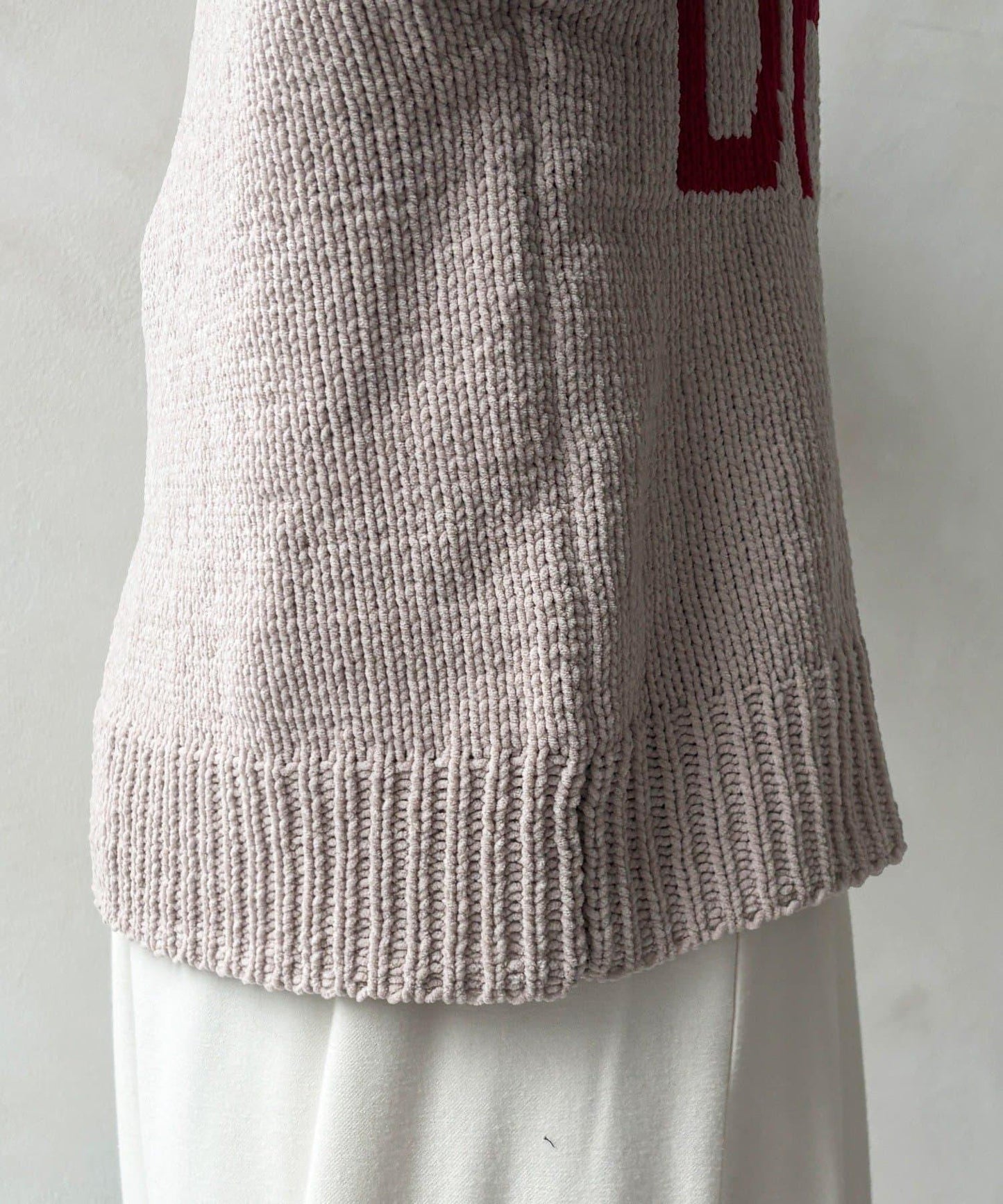 絨球標誌針織衫