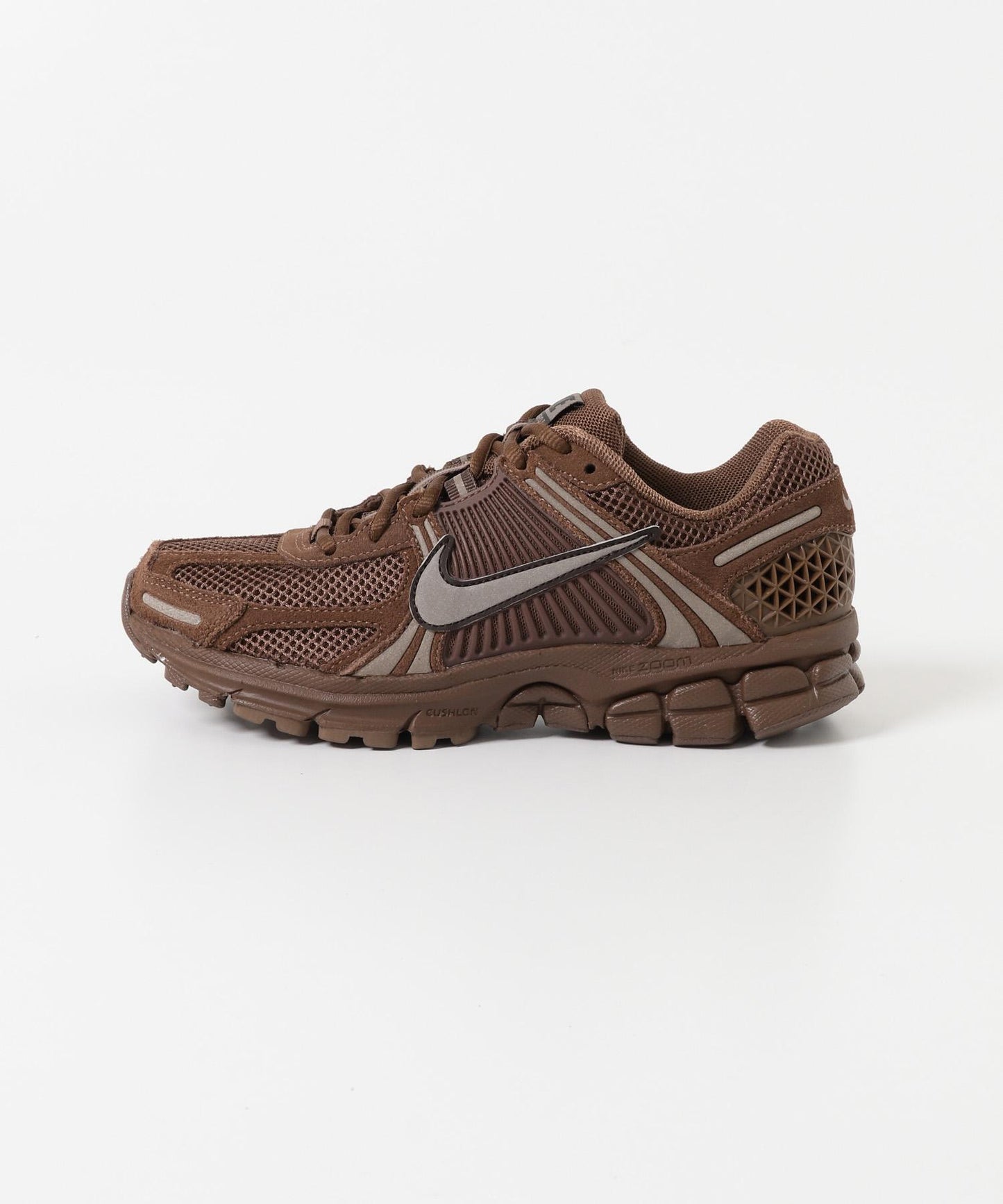 NIKE Zoom Vomero 5 金色