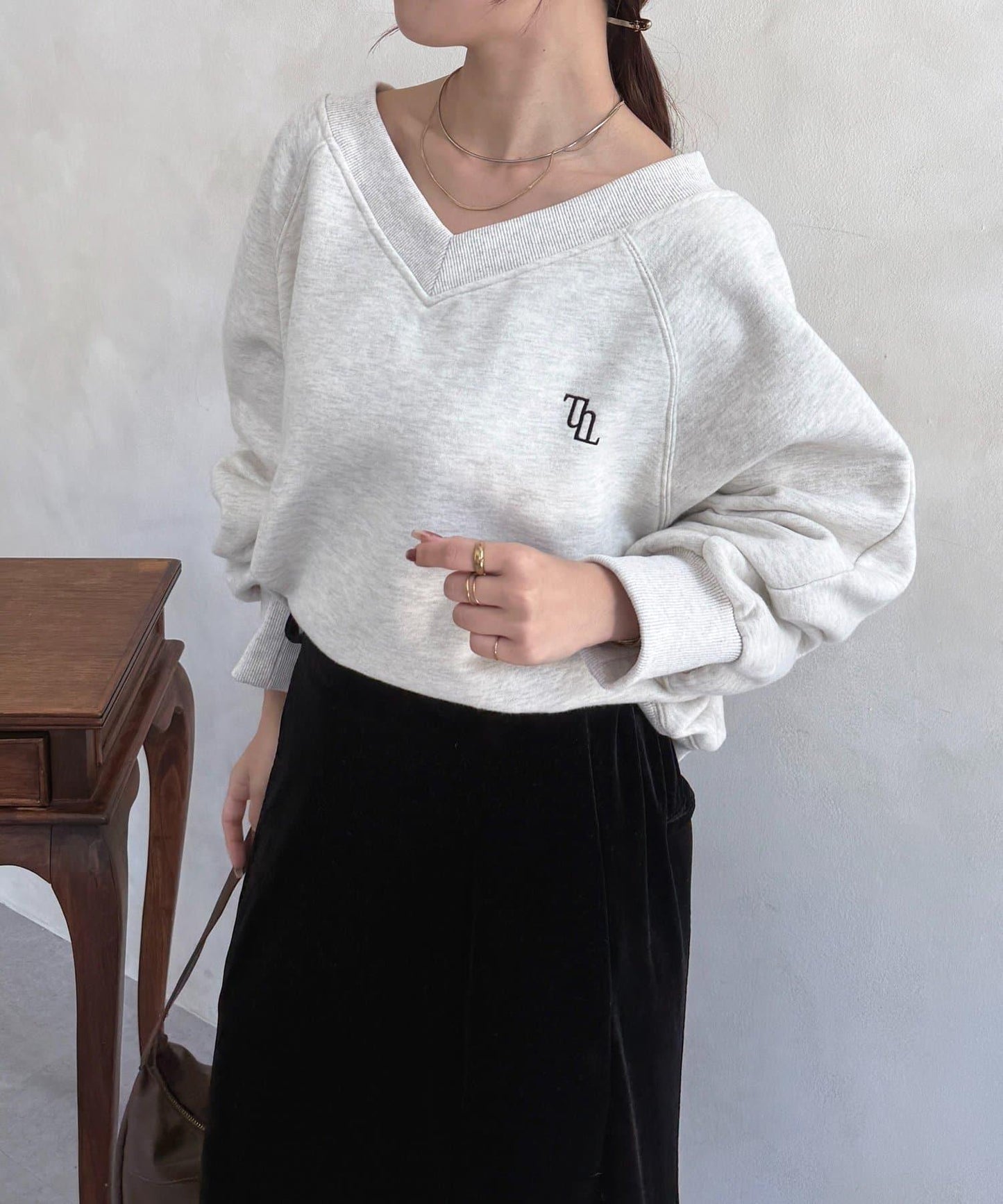 V領刺繡標誌加絨套頭衫