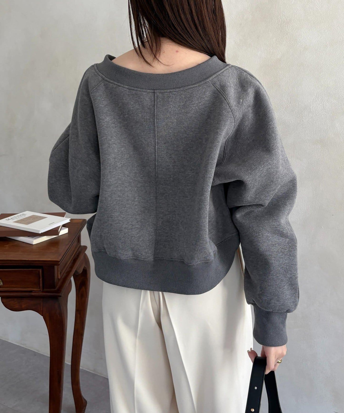 V領刺繡標誌加絨套頭衫