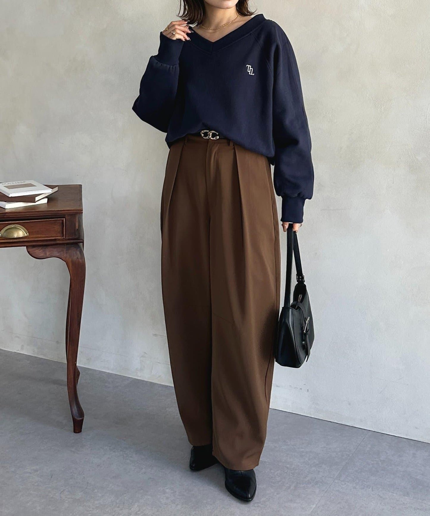 V領刺繡標誌加絨套頭衫