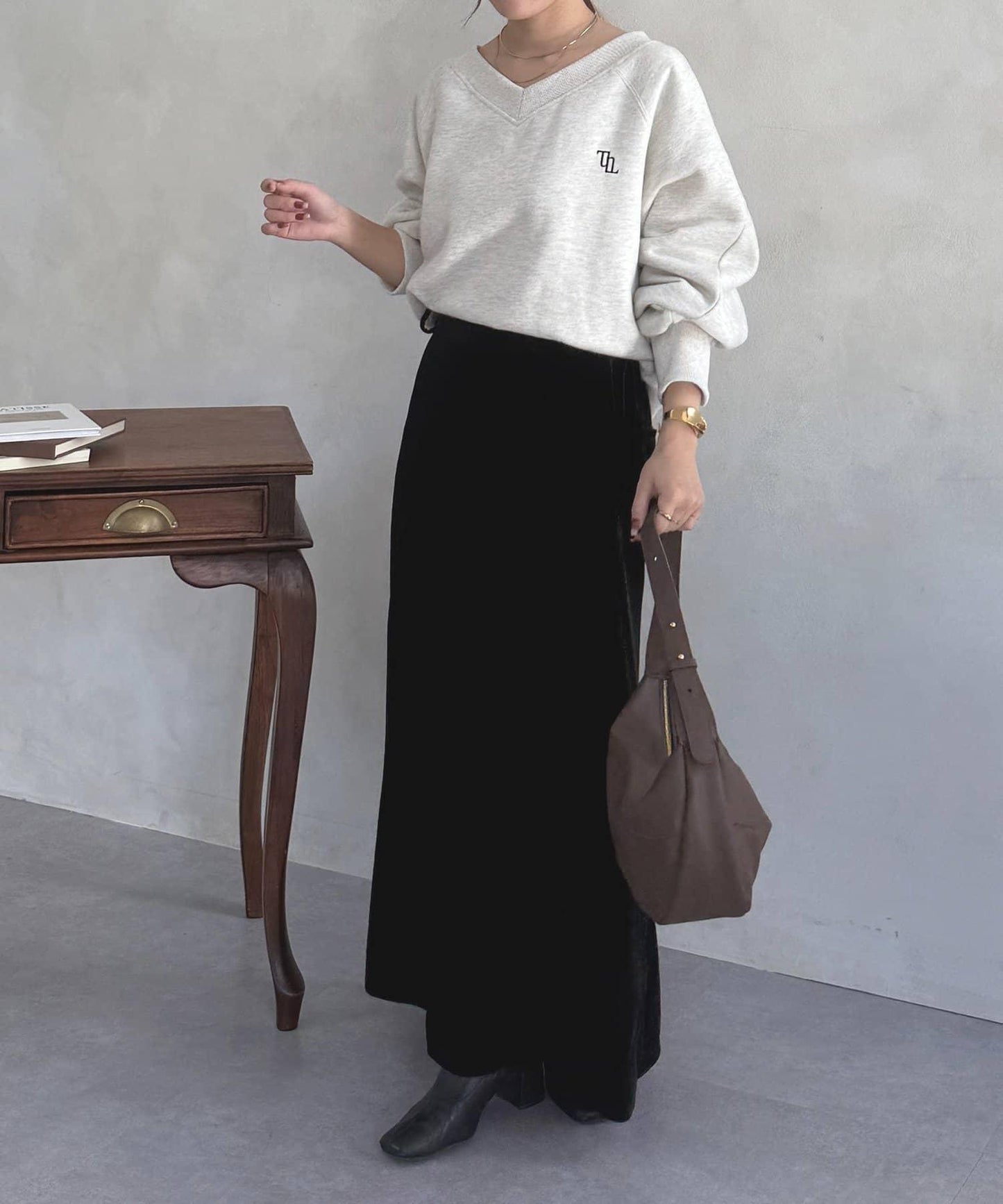 V領刺繡標誌加絨套頭衫