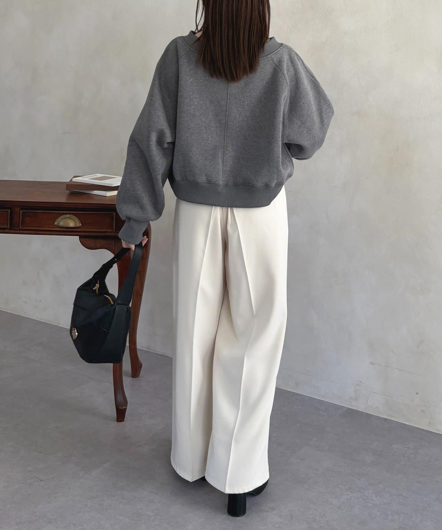 V領刺繡標誌加絨套頭衫