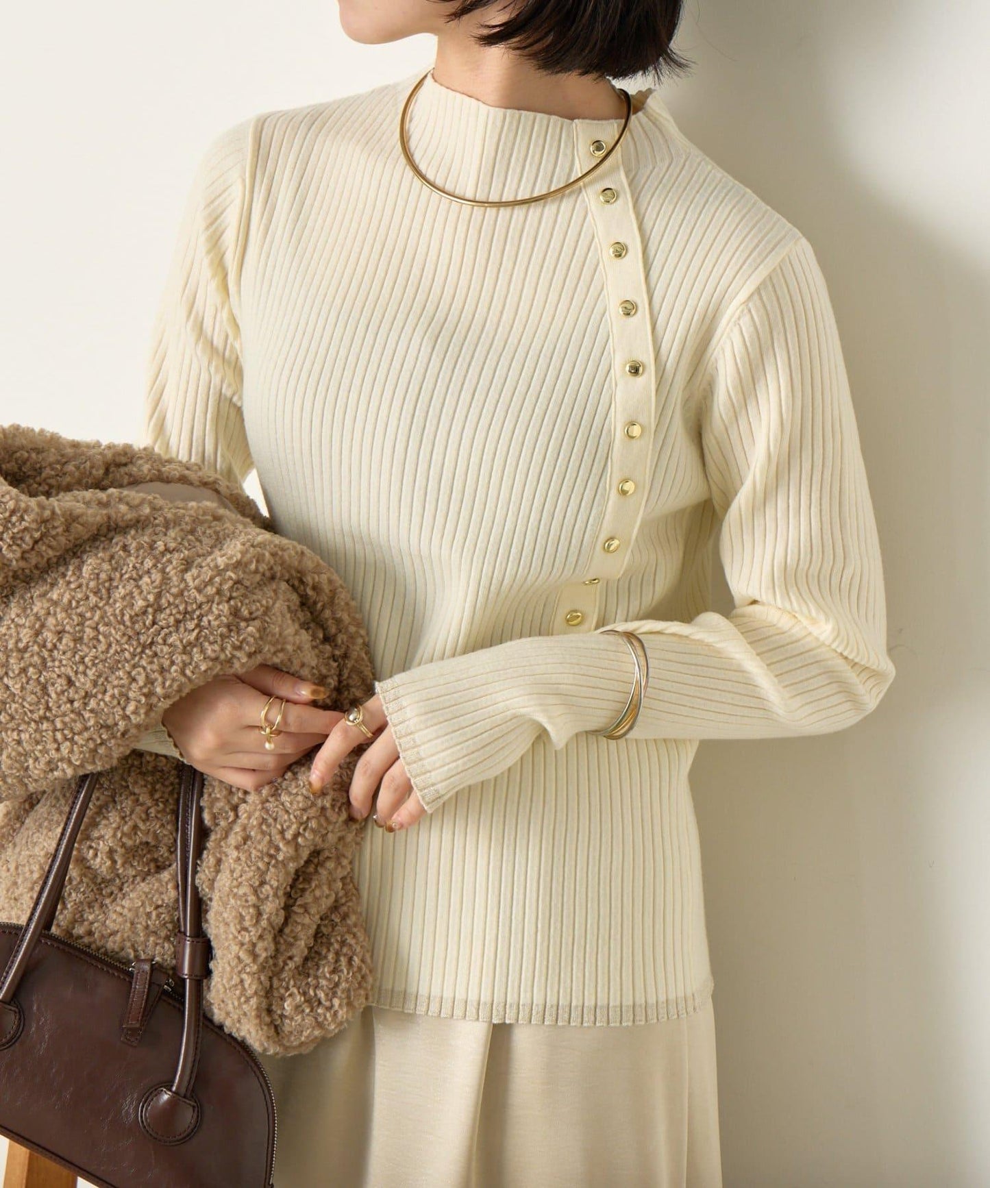 金色紐扣羅紋針織衫