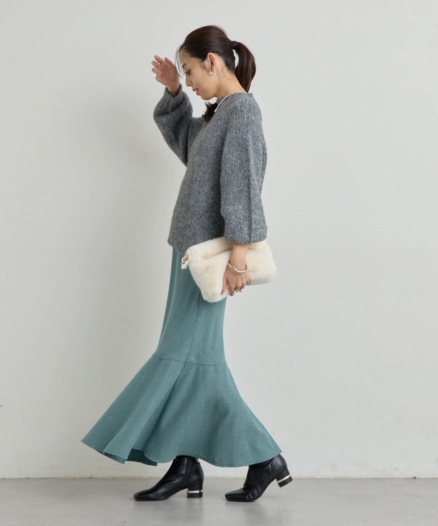 日常百搭壓縮起毛寬領針織衫