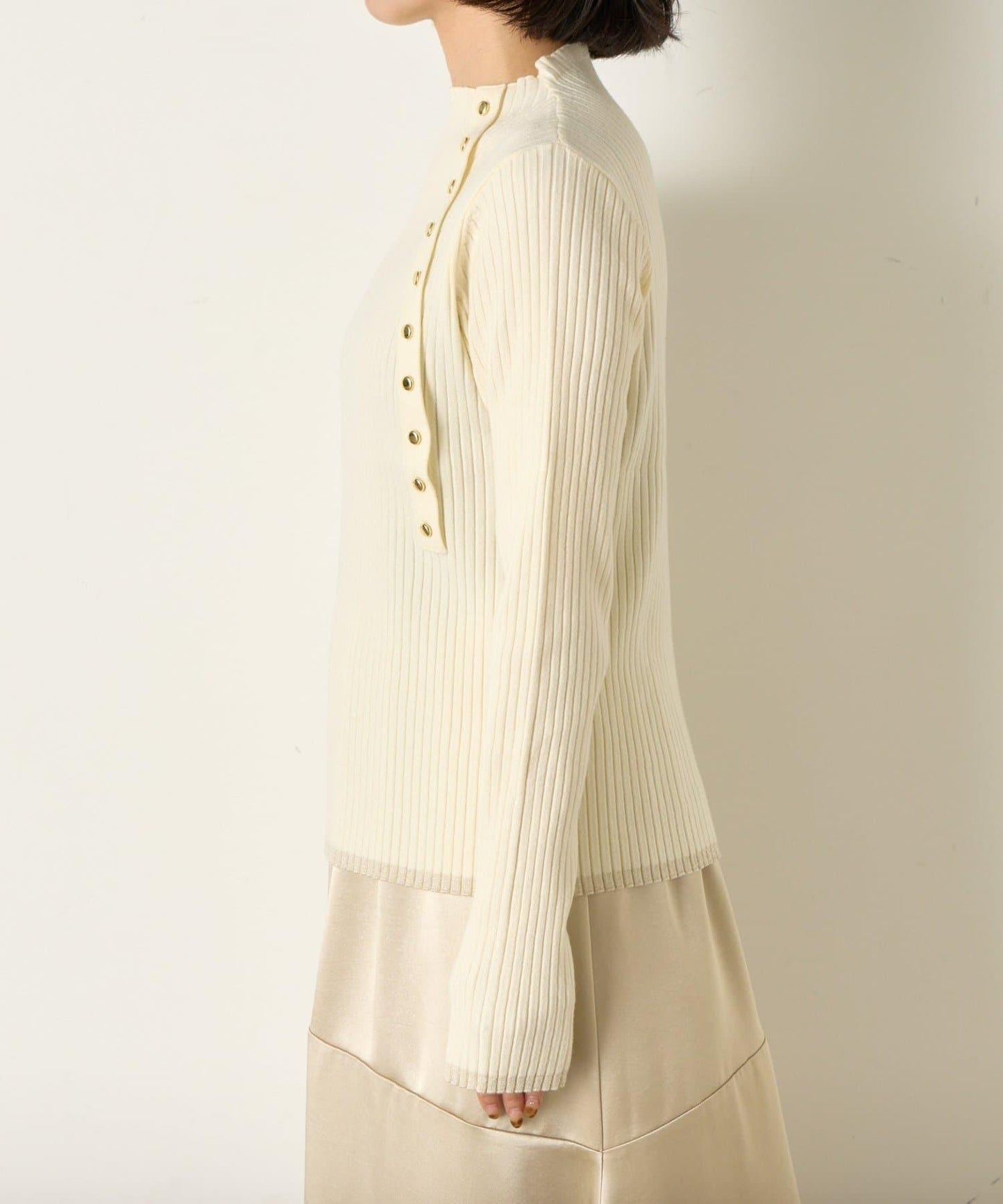 金色紐扣羅紋針織衫