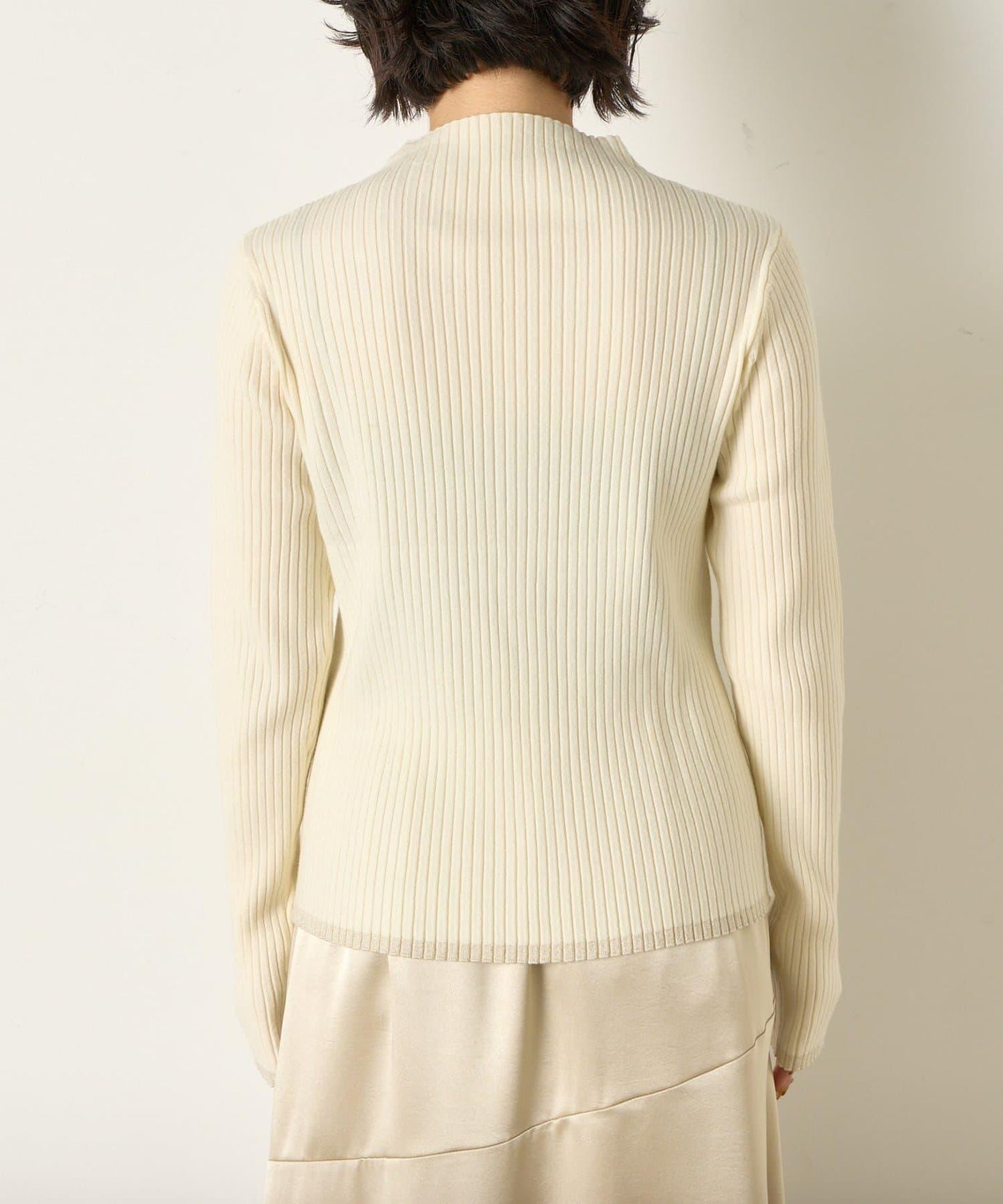 金色紐扣羅紋針織衫