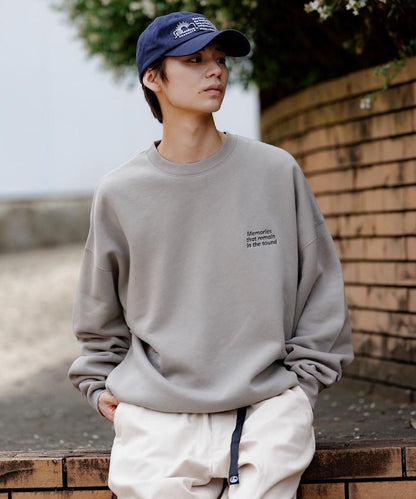 寬鬆版型 單點刺繡 後背印花 下襬抽繩 圓領衛衣