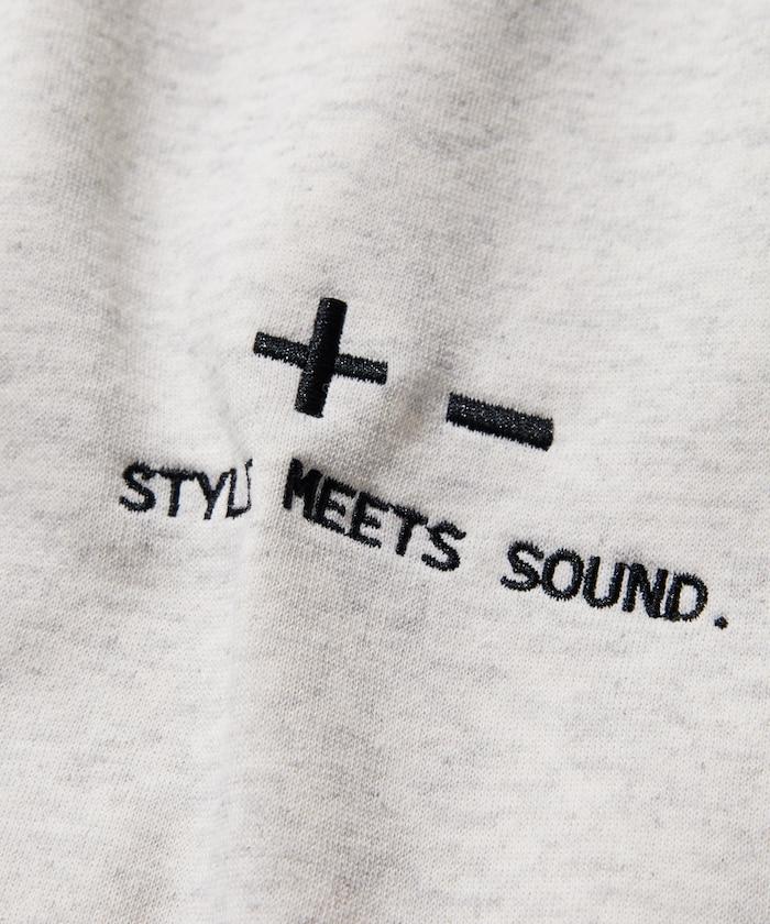 寬鬆版型 單點刺繡 後背印花 下襬抽繩 圓領衛衣