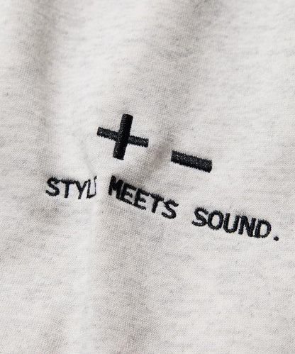 寬鬆版型 單點刺繡 後背印花 下襬抽繩 圓領衛衣