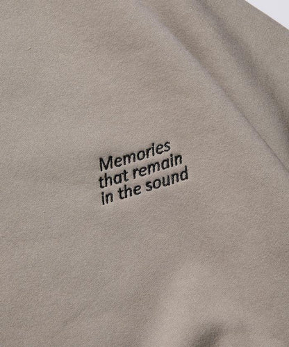 寬鬆版型 單點刺繡 後背印花 下襬抽繩 圓領衛衣