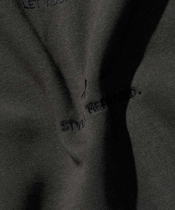 寬鬆版型 單點刺繡 後背印花 下襬抽繩 圓領衛衣