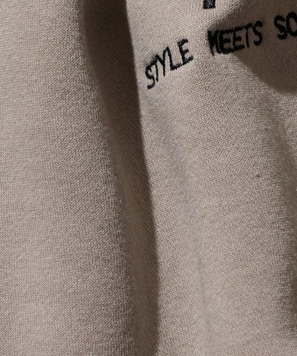 寬鬆版型 單點刺繡 後背印花 下襬抽繩 圓領衛衣