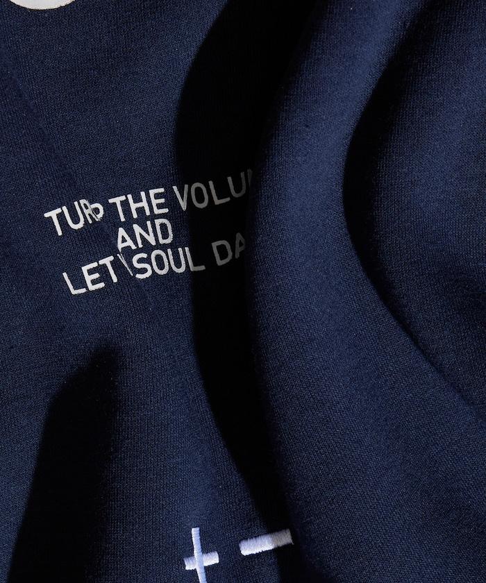 寬鬆版型 單點刺繡 後背印花 下襬抽繩 圓領衛衣