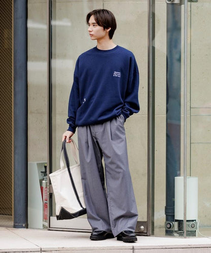 寬鬆版型 單點刺繡 後背印花 下襬抽繩 圓領衛衣