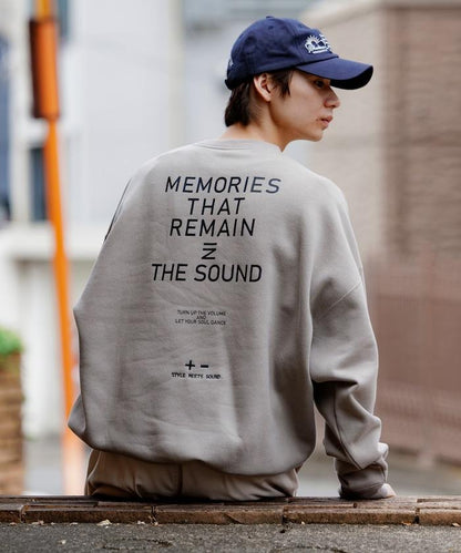 寬鬆版型 單點刺繡 後背印花 下襬抽繩 圓領衛衣