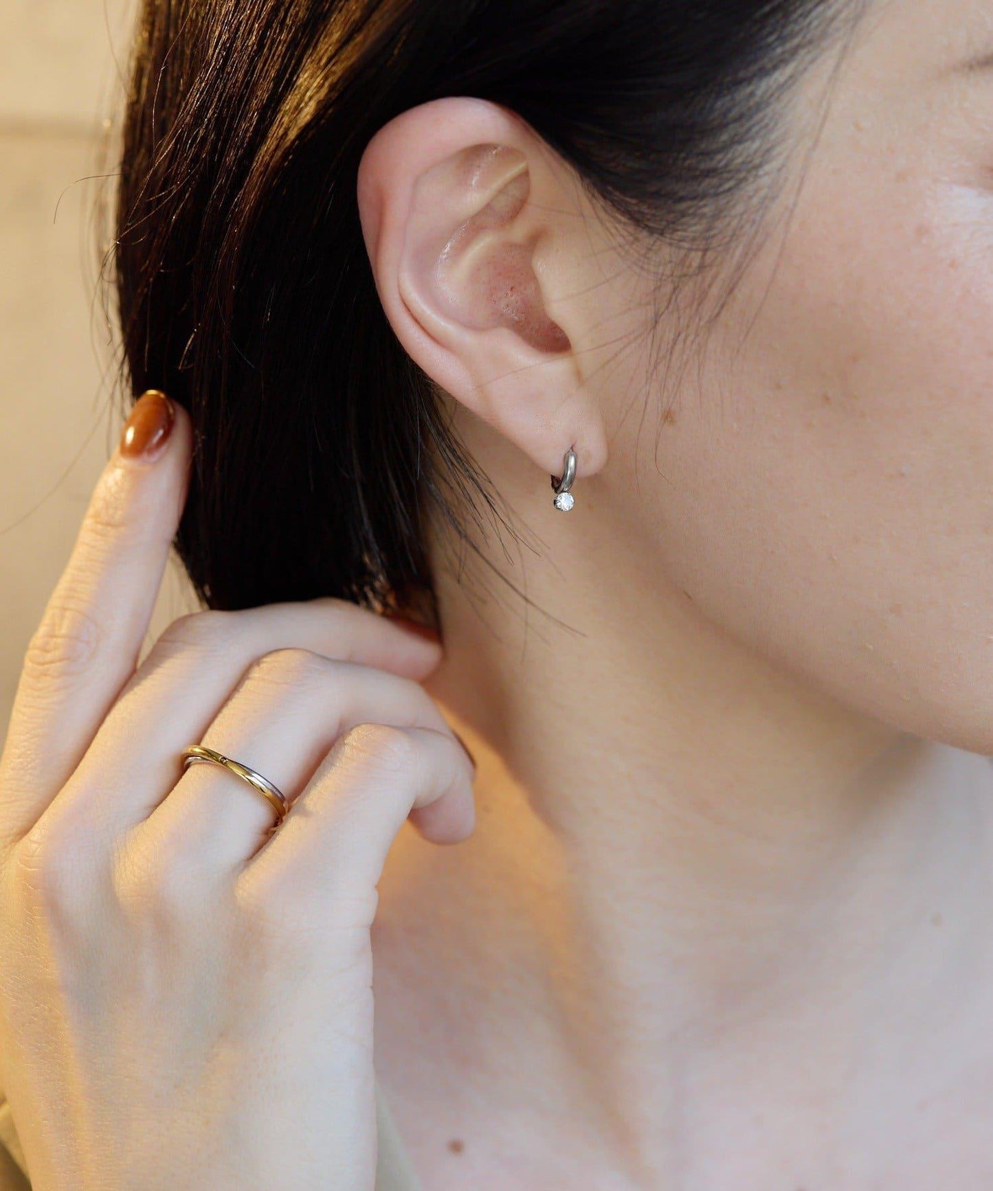 《キャッチレス仕様/金屬アレルギー対応/ステンレス》鑲石迷你圓環耳環