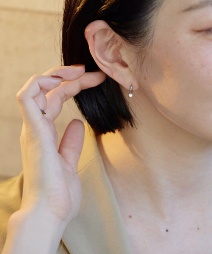 《キャッチレス仕様/金屬アレルギー対応/ステンレス》鑲石迷你圓環耳環