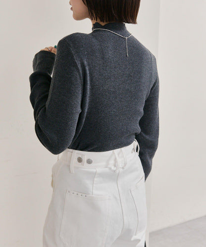 帶飾牌高領針織衫