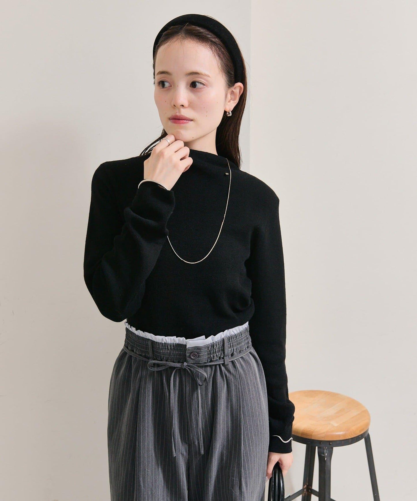 帶飾牌高領針織衫