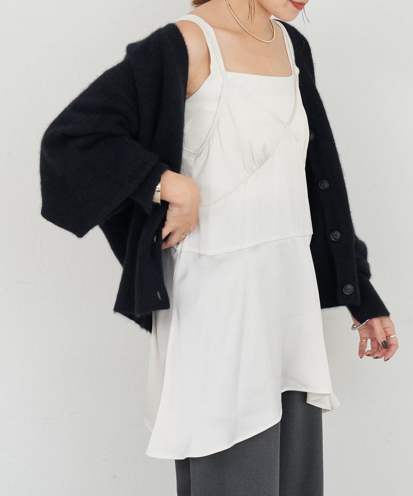 不規則下襬吊帶背心