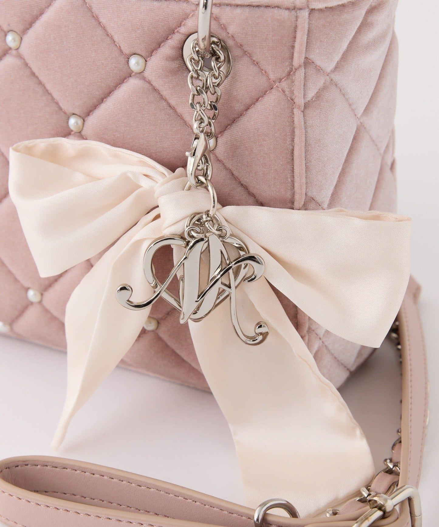 帶吊飾絎縫鉚釘迷你包