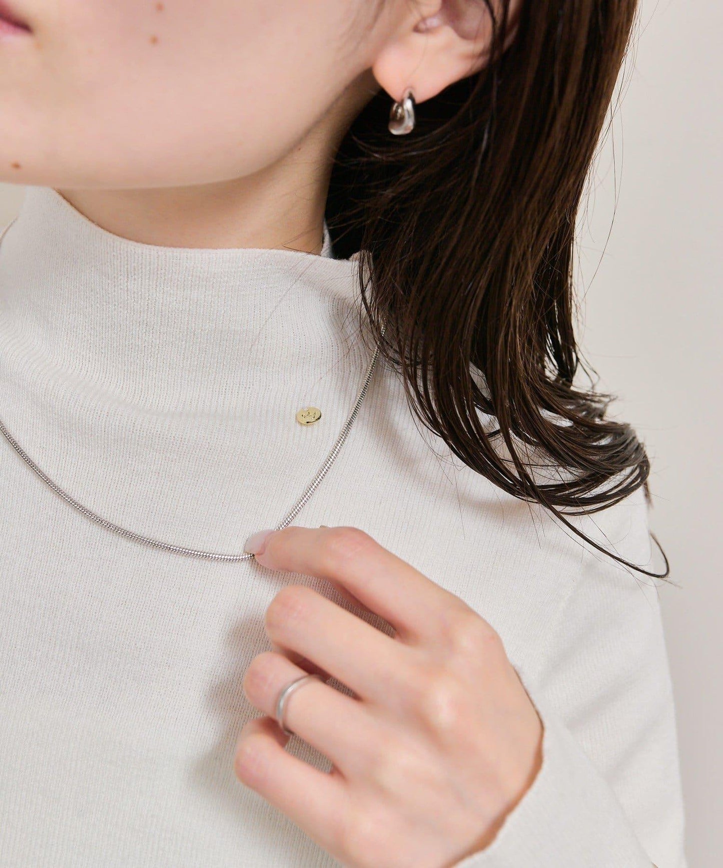 帶飾牌高領針織衫