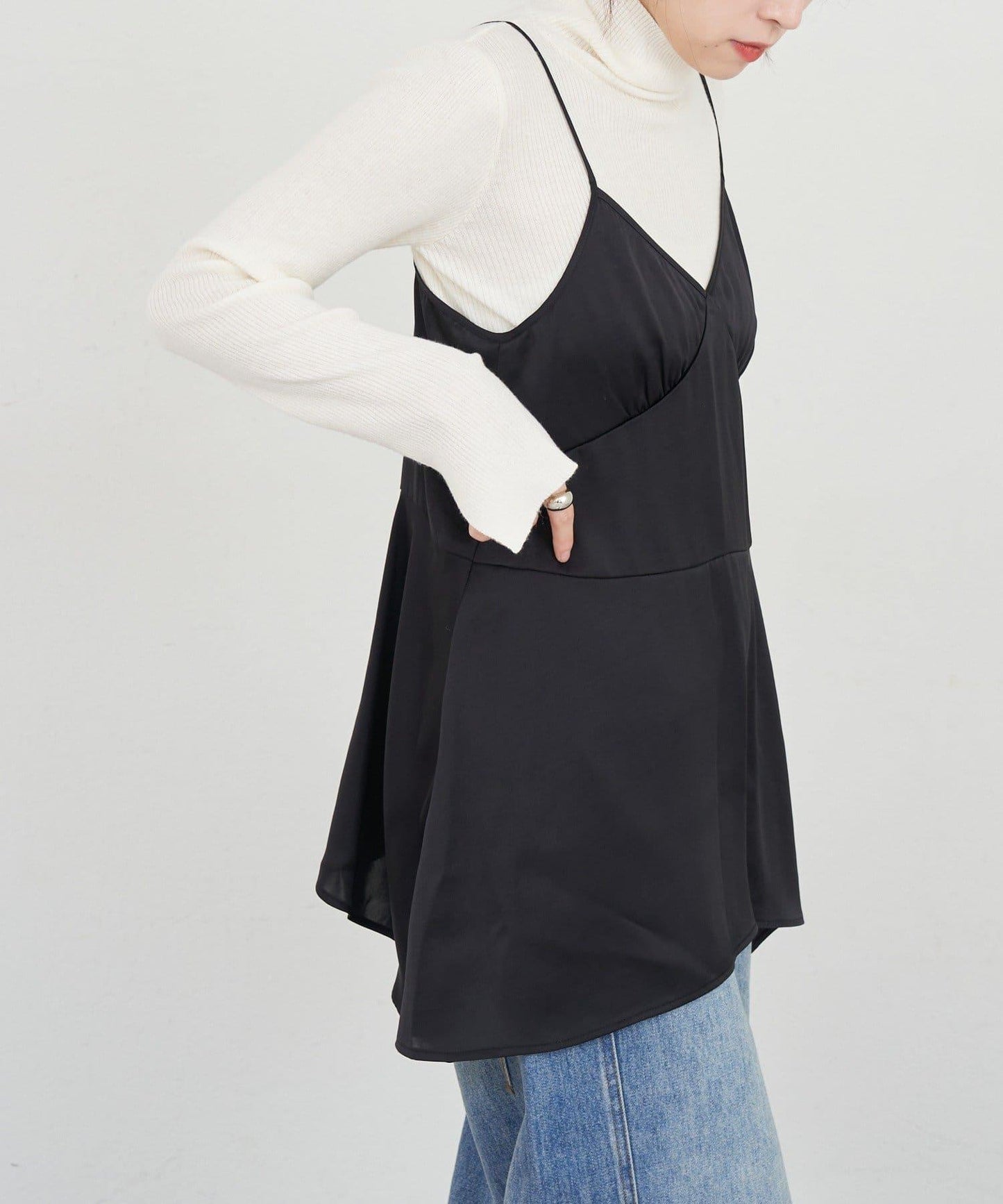 不規則下襬吊帶背心