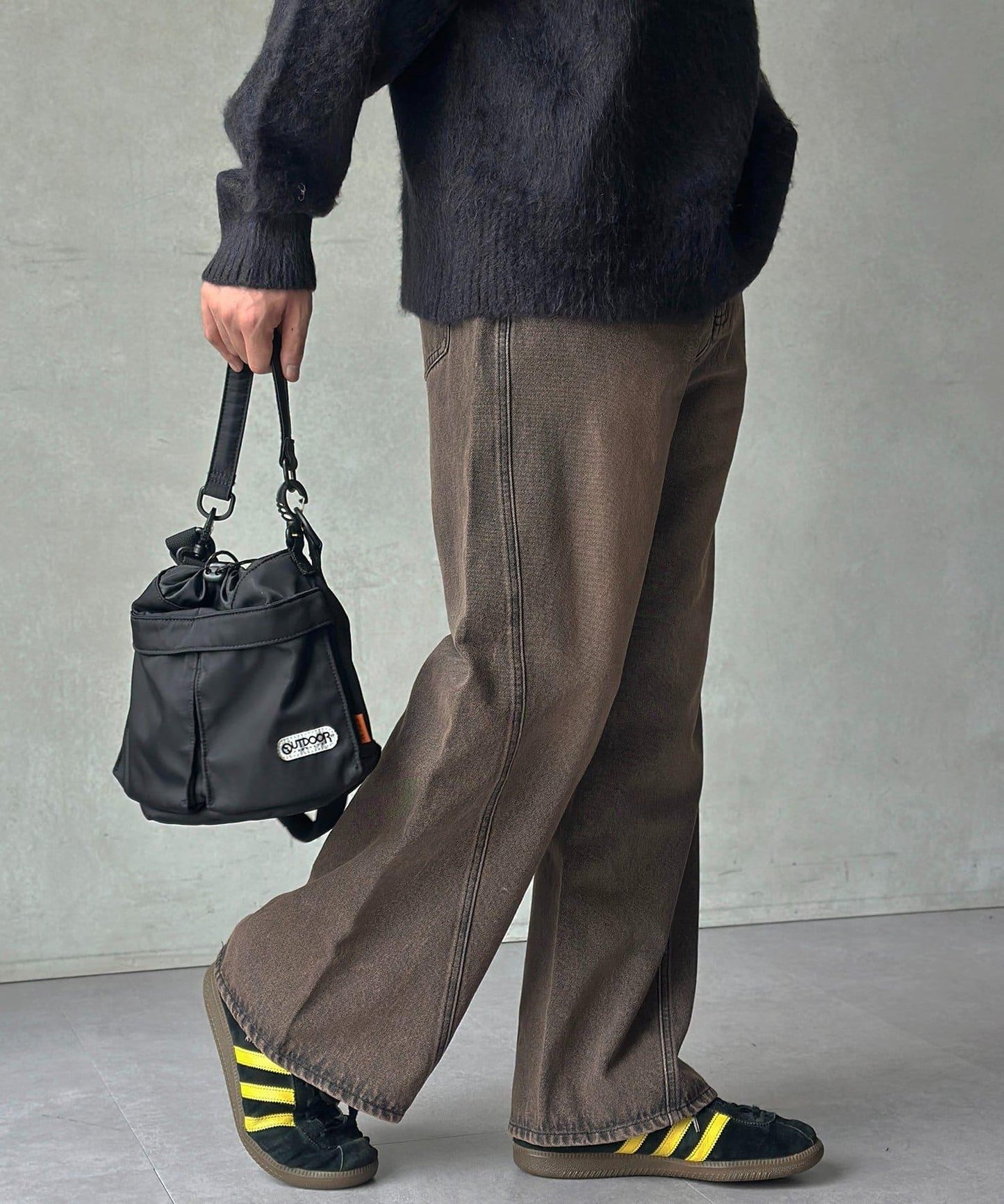 立體剪裁微喇牛仔褲