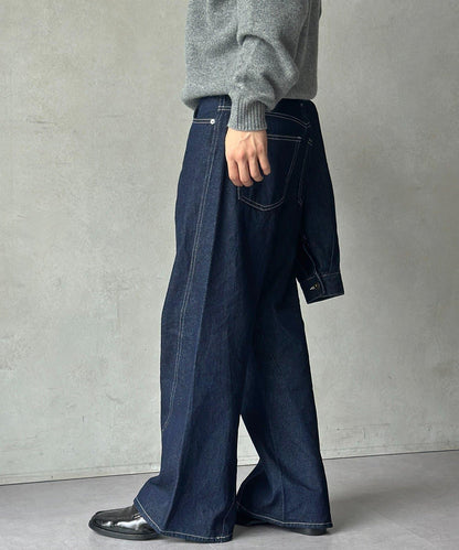 立體剪裁微喇牛仔褲