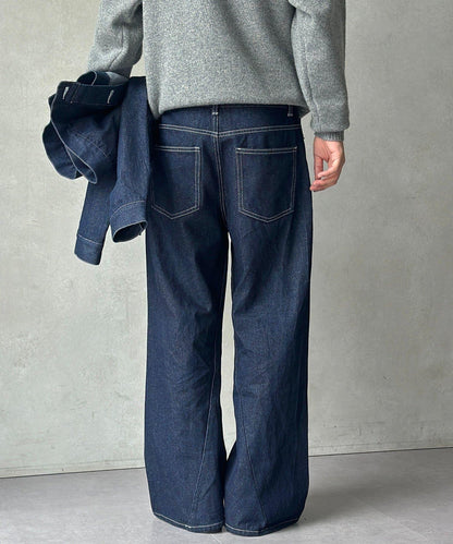 立體剪裁微喇牛仔褲