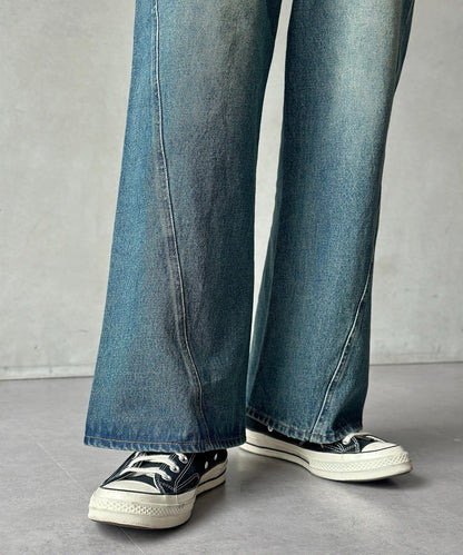 立體剪裁微喇牛仔褲