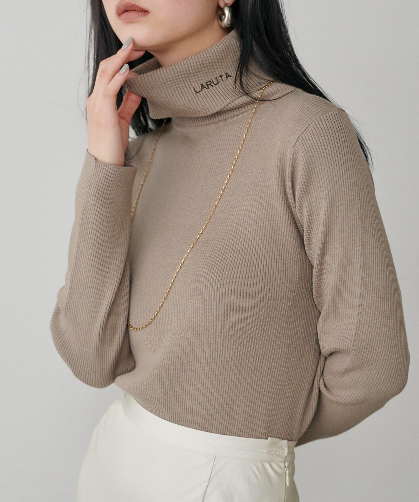 LARUTA標誌刺繡羅紋高領衫