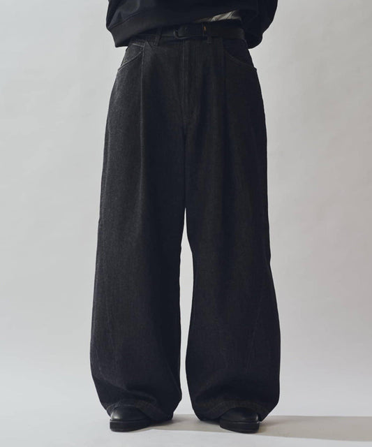 硬挺直筒牛仔褲