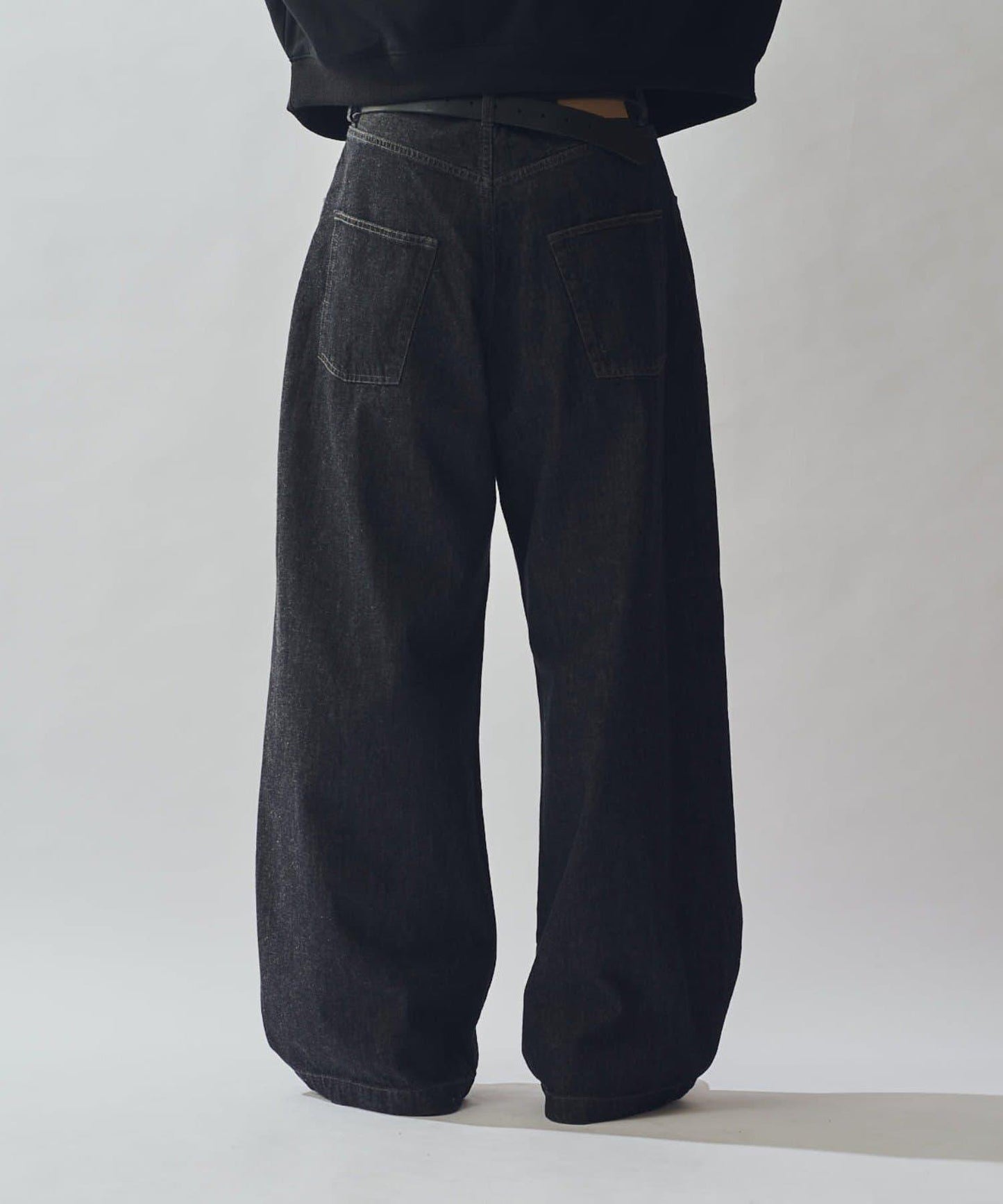 硬挺直筒牛仔褲