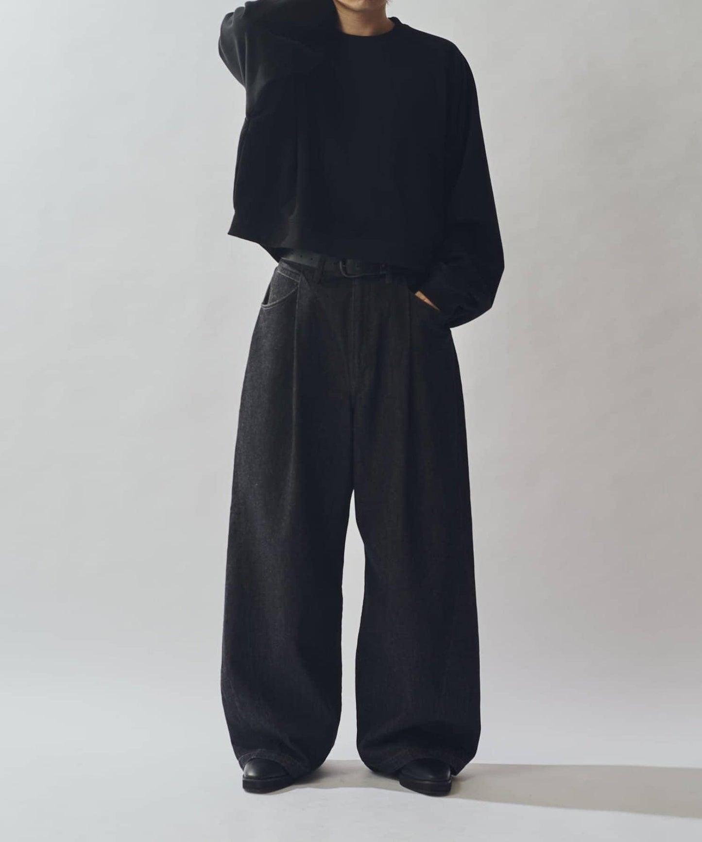 硬挺直筒牛仔褲